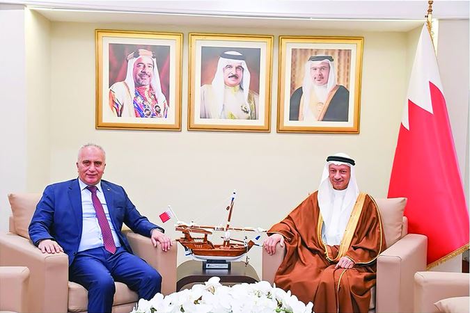 Northern Governor Hassan Al Madani received Aref Yousef Hussein Saleh, the Palestine Ambassador to Bahrain, at the governorate building yesterday.
